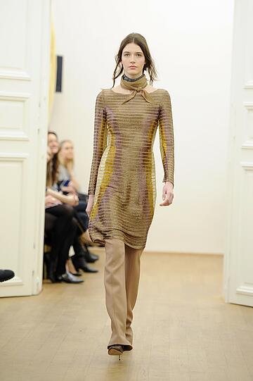 Models präsentieren die neue Herbst/Winter-Kollektion von Escada