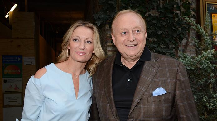 Monika Gruber hat auch nach der Verurteilung von Alfons Schuhbeck zu dem Starkoch gehalten.