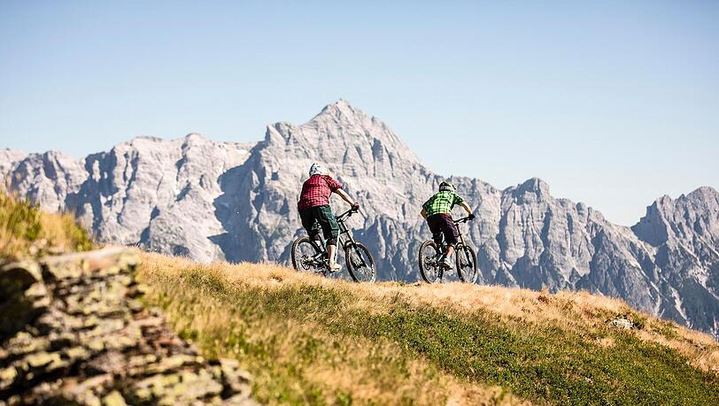Traumlandschaften für Mountain- und E-Biker vor den Leoganger Steinbergen: Die Auswahl an Radlrouten rund das Hotel Der Löwe ist riesig.