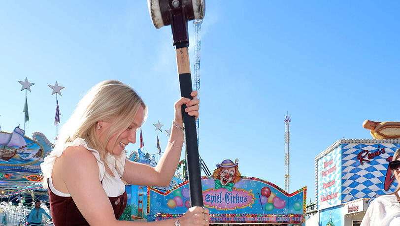 Hammer-Foto: Franziska Kett beim "Hau-den-Lukas" Hammer-Foto: Franziska Kett beim "Hau-den-Lukas"