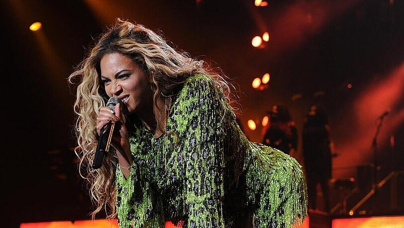 Beyoncé auf der Bühne in Aktion Beyoncé auf der Bühne in Aktion