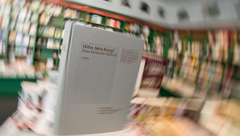 Seit einem Jahr auf dem Markt, seit einem Jahr ein voller Erfolg: Die kommentierte Ausgabe von Hitlers "Mein Kampf". Seit einem Jahr auf dem Markt, seit einem Jahr ein voller Erfolg: Die kommentierte Ausgabe von Hitlers "Mein Kampf".