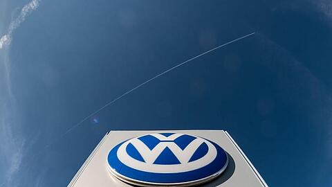 Nach Bekanntwerden des Abgas-Skandals hatten die VW-Vorzugsaktien zwischenzeitlich fast die Hälfte ihres Werts verloren, Anleger erlitten teils massive Verluste.