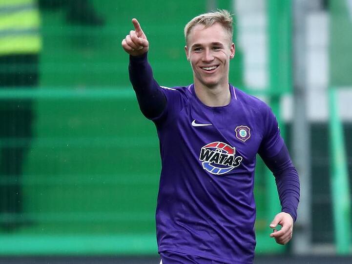 Florian Krüger vom FC Erzgebirge Aue jubelt über seinen Treffer zum 0:1. Foto: Daniel Karmann
