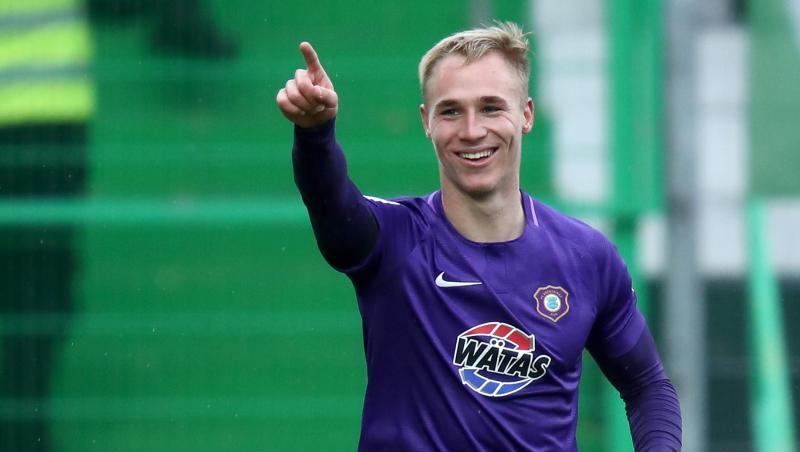 Florian Krüger vom FC Erzgebirge Aue jubelt über seinen Treffer zum 0:1. Foto: Daniel Karmann