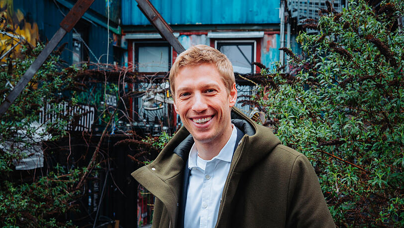 Das gr&ouml;&szlig;te Thema dieser Stadt ist bezahlbares Wohnen, sagt Dominik Krause. Aber es ist ihm auch wichtig, Freir&auml;ume zu erhalten - wie den Bahnw&auml;rter Thiel, wo die AZ ihn getroffen hat.