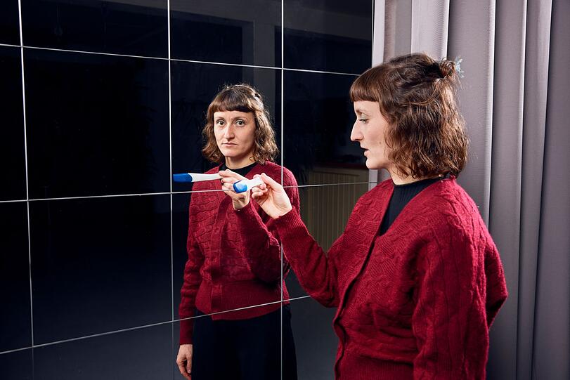 Es war der Blick auf den Teststreifen, der Klaras Leben von jetzt auf gleich veränderte. Es war der Blick auf den Teststreifen, der Klaras Leben von jetzt auf gleich veränderte.