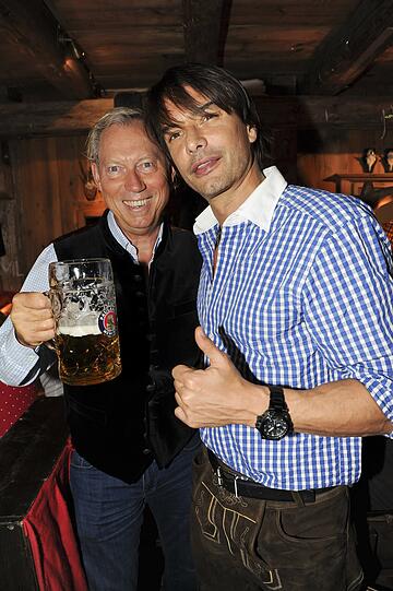 Der Arzt, dem das Männermodel vertraut: Marcus Schenkenberg (r.) und der Schönheitschirurg Dr. Werner Mang.