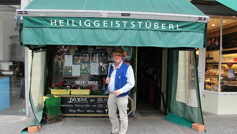 Der Münchner Promi-Maler Wolfgang Prinz vor seinem "Wohnzimmer". Der Münchner Promi-Maler Wolfgang Prinz vor seinem "Wohnzimmer".