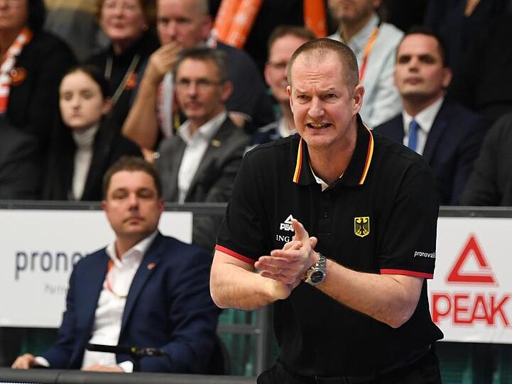 Soll Deutschlands Basketballer noch Tokio führen: Bundestrainer Henrik Rödl.