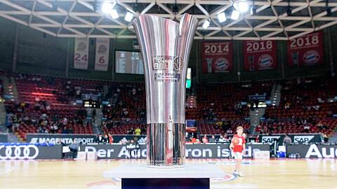 Der Ligapokal der Deutschen Basketball-Bundesliga. Foto: Matthias Balk/dpa/Archivbild