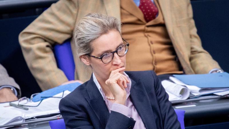 Die Staatsanwaltschaft Konstanz ermittelt gegen die AfD-Fraktionschefin Alice Weidel und drei weitere Mitglieder ihres Kreisverbandes am Bodensee wegen des Verdachts eines Verstoßes gegen das Parteiengesetz. Die Staatsanwaltschaft Konstanz ermittelt gegen die AfD-Fraktionschefin Alice Weidel und drei weitere Mitglieder ihres Kreisverbandes am Bodensee wegen des Verdachts eines Verstoßes gegen das Parteiengesetz.