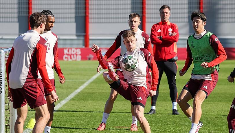 Im Abschlusstraining wieder mitten drin im Geschehen und fit für den Kracher gegen Leverkusen: Joshua Kimmich (am Ball).