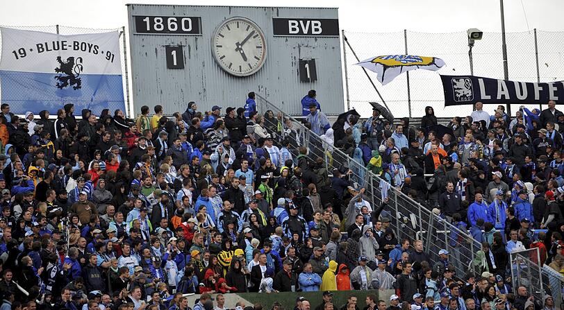 Die Zeichen der Fans wurden erhöht. Das Stadion bleibt bestehen. Die Stadt investierte sogar über zehn Millionen Euro, um das Stadion Drittliga-tauglich zu mache (Inklusive Rasenheizung, Umbau der Haupttribüne und Ostkurve, etc.). Ganz glücklich waren die Fans immer noch nicht, da im Zuge der Umbaumaßnahmen die Kapazitäten deutlich reduziert wurden. Gab es 2004 noch deutlich über 20.000 Plätze, sind es heute nur noch 12.500 Zuschauer.