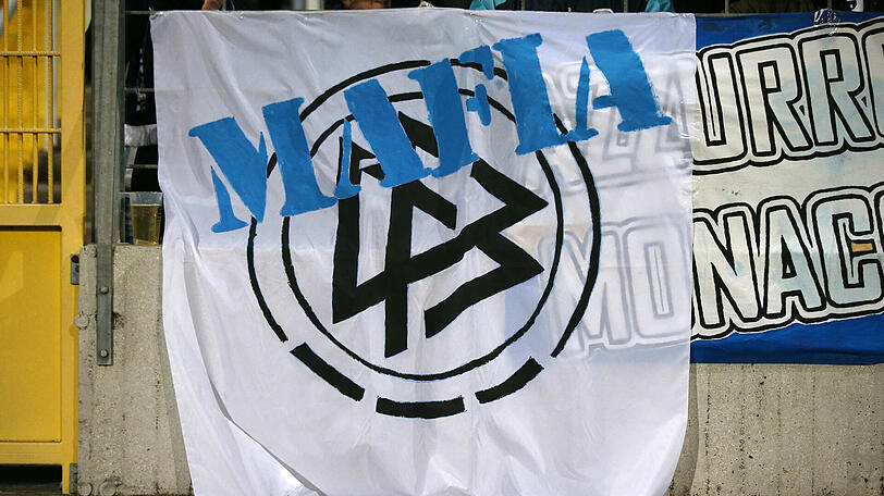 Fußball-Mafia DFB - ein Plakat der 1860-Anhänger.