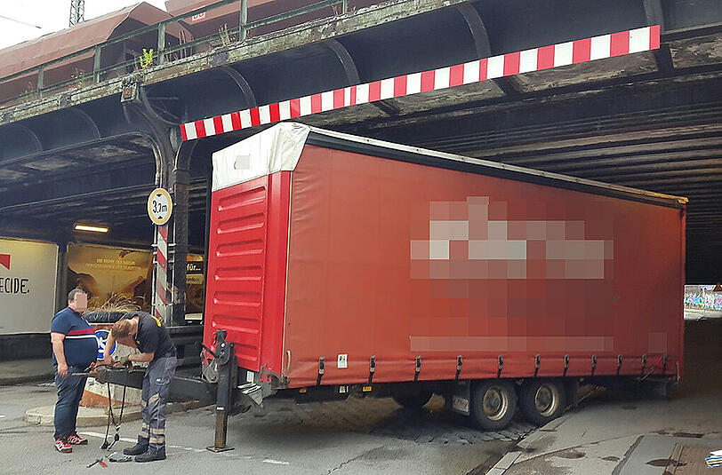 Ein Pannendienst musste bei der Reparatur der defekten Leitungen helfen.