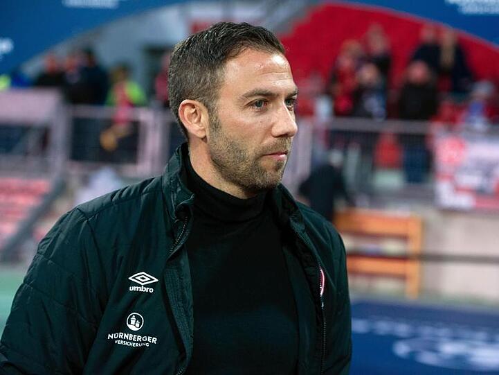 Boris Schommers, Trainer des 1. FC Nürnberg, kommt in das Stadion. Foto: Timm Schamberger/Archivbild