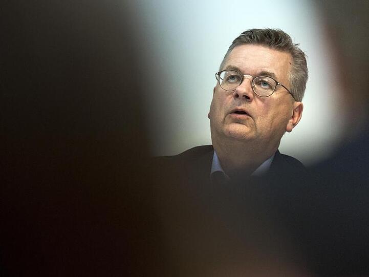 Reinhard Grindel ist der Präsident des Deutschen Fußball-Bundes.