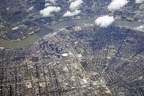 New Orleans aus der Luft: Nach Wirbelsturm "Katrina" ist die Stadt 2007 erneutes Gefahrenzentrum. Der Bürgermeister hat allen Leuten empfohlen die Stadt schnellstmöglich zu verlassen.