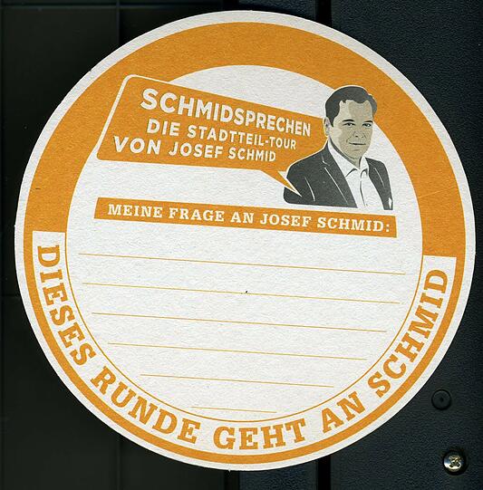 Sogar Bierfuizl dienen als stille Post an Schmid.