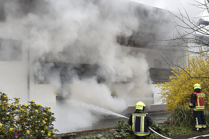 Bei dem Hotelbrand in Glonn wurden neun Menschen verletzt.