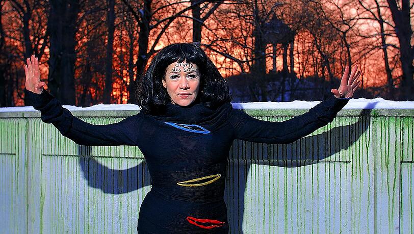 Das Kunstprojekt mit Hannelore Elsner zeigt Susanne Wiebe ab 23. Mai. Das Kunstprojekt mit Hannelore Elsner zeigt Susanne Wiebe ab 23. Mai.