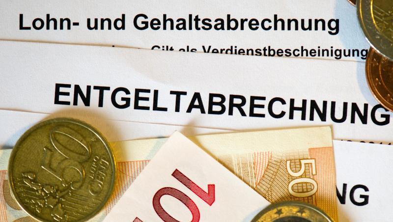 Mehr als die Hälfte der Deutschen hat Angst vor höheren Steuern oder Leistungskürzungen.