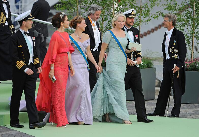 Prinzessin Madeleine und ihr Ehemann Chris O'Neill konnten nach dem Ja-Wort mit 400 Gästen im Königsschloss am Mälarsee feiern &ndash; bis in die Nacht. Die Bilder.