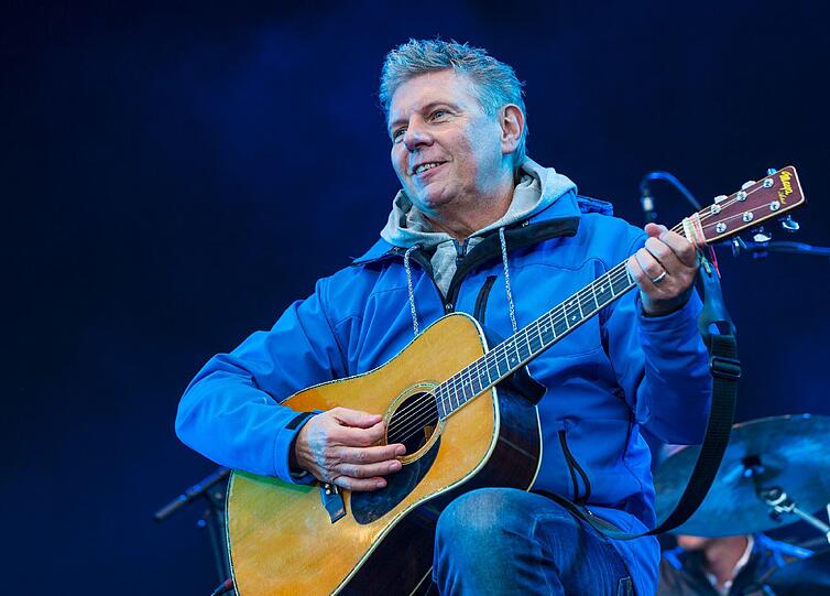 Oberbürgermeister Dieter Reiter begleitete das erste Lied mit der Gitarre.