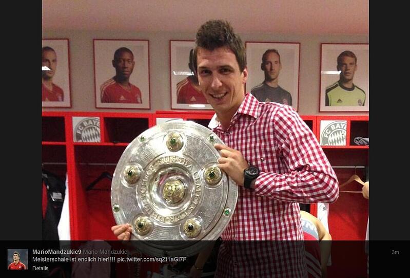 Ja! Mandzukic ist ebenfalls auf Facebook, Instagram und Twitter vertreten. Seine Tweets verfolgen 739 000 Nutzer und damit fast doppelt so viele wie bei Lewandowski. Damit markiert Mandzukic das 2:1 im Duell.