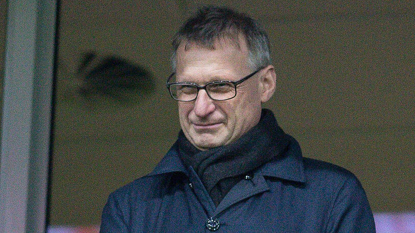 Ist zur Zeit auf Krücken angewiesen: Michael Reschke.
