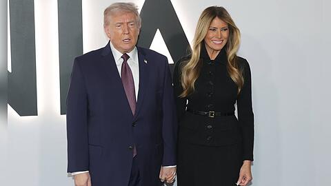 US-Pr&auml;sident Donald Trump mit First Lady Melania Trump bei der Premiere von "Melania" in Washington.