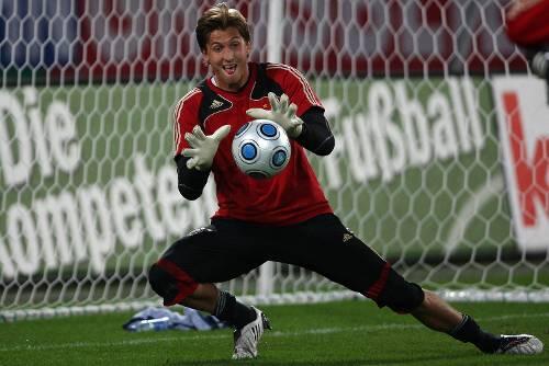 &bdquo;Rene hat mein absolutes Vertrauen&ldquo;: Bundestrainer Jogi Löw beförderte Leverkusen-Keeper Rene Adler zur Nummer eins im DFB-Tor.