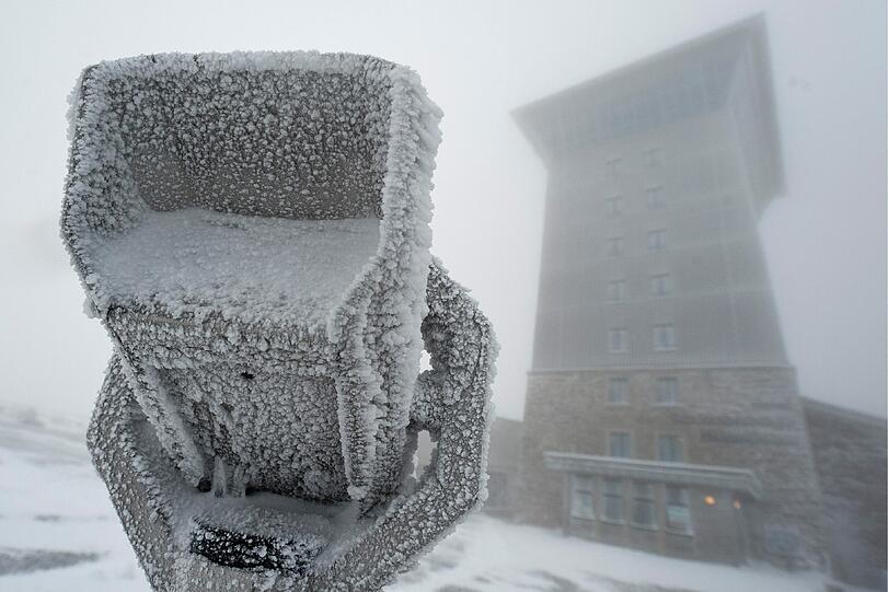 Wintersportfreunde können sich freuen: In einigen Regionen Bayerns hat sich am Montag endlich der Winter blicken lassen - auch in anderen Teilen Deutschlands fiel Schnee.