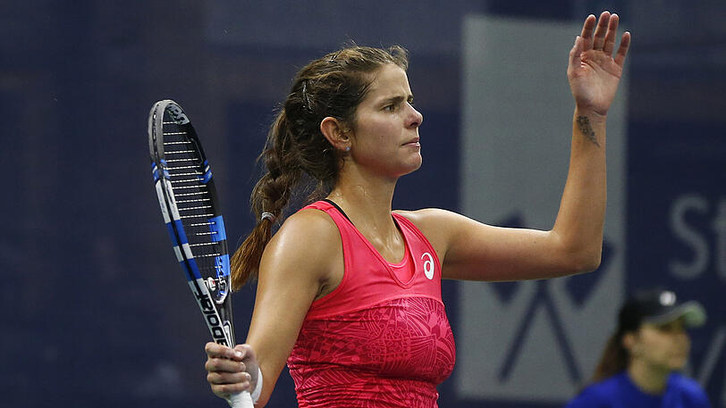 Schmerzen am Schlagarm: Mitte April gab Julia Görges im Viertelfinale des WTA-Turniers in Biel gegen Barbora Strycova im dritten Satz auf.