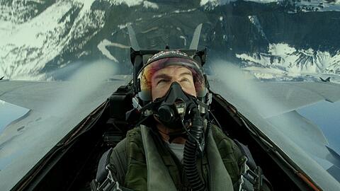 Tom Cruise als Jetpilot Pete "Maverick" Mitchell.