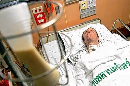 Ein trauriges Foto. Die schweren Kopfverletzungen zeichnen den Koma-Patienten Matthias Koch auch noch 10 Monate nach dem Sturz.