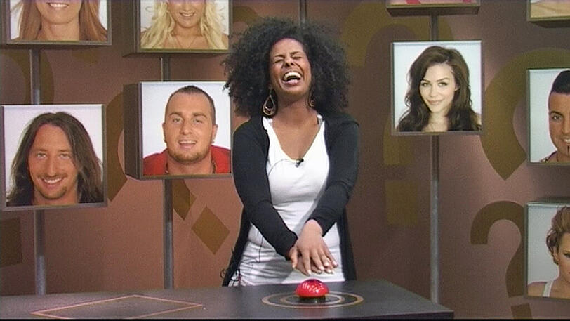 Ja richtig, Tim hat zwei Stimmen - eine hohe und eine tiefe. Hedia hat's erraten.