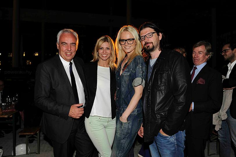 Hans-Reiner Schröder (Direktor BMW Berlin, Bauherr) und Frau Katerina, Franziska Knuppe mit Christian Möstl