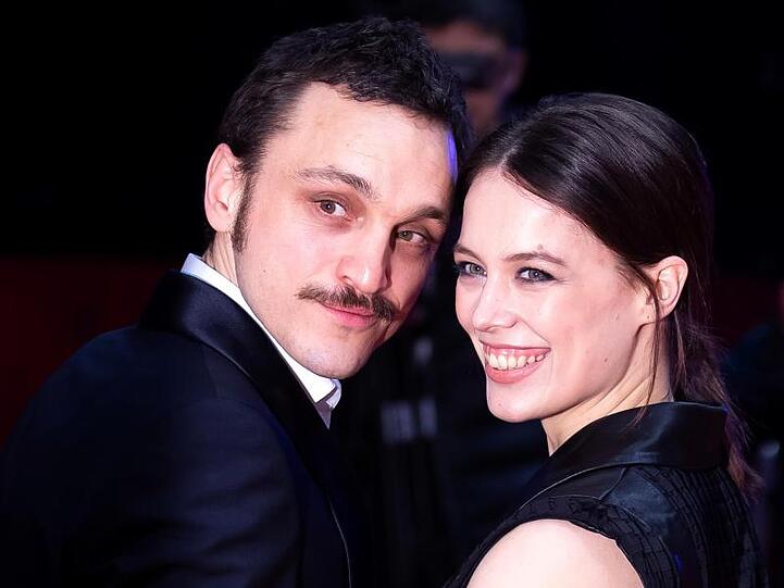 Die Hauptdarsteller Franz Rogowski und Paula Beer bei der "Undine"-Premiere in Berlin.