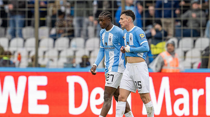 Mansour Ouro-Tagba (li.) und Michael Glück zählen zu den Shootingstars in dieser Saison. Doch wie oft werden die beiden Junglöwen noch im Sechzger-Trikot auflaufen?