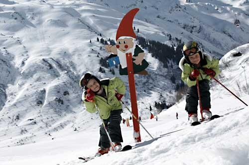 Rein ins vorzeitige Skivergnügen - am Wochenende haben die ersten Lifte in den Alpen offen.