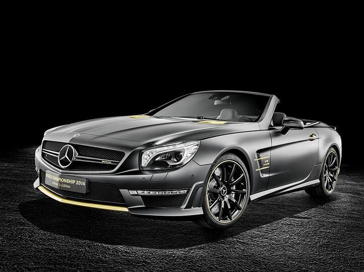 Ob im Duett oder solo, ob innen oder außen: Die "World Championship 2014 Collector&rsquo;s Edition&rdquo; des SL 63 AMG ist optisch ein Genuss.