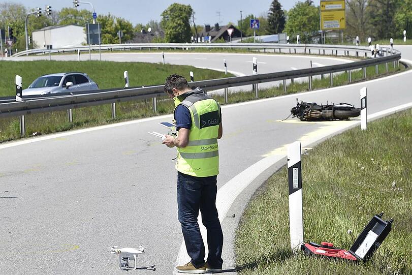 Der Mann starb noch an der Unfallstelle.