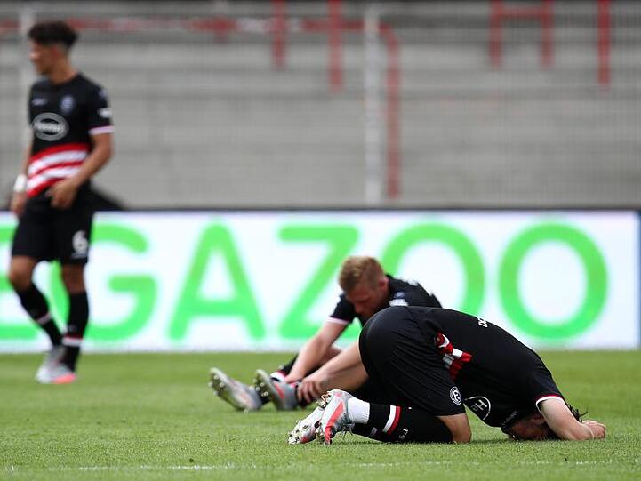 Fassungslos: Fortuna Düsseldorf muss nach zwei Jahren wieder zurück in die 2. Liga.