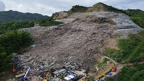 Anhaltende Regenf&auml;lle machten den M&uuml;llberg nach Angaben der Stadtverwaltung instabil.