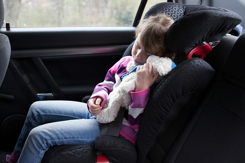 Kindersitze und Babyschalen im ADAC-Test 2014: Billige Modelle sind gefährlich!