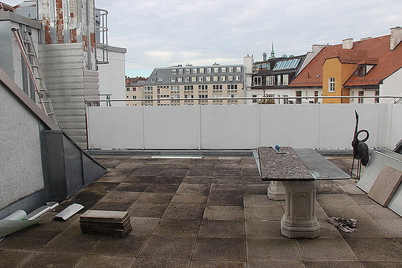 Bilder aus der Wohnung, in der die Parkhausbesitzerin Charlotte Böhringer am 15. Mai 2006 brutal erschlagen wurde.