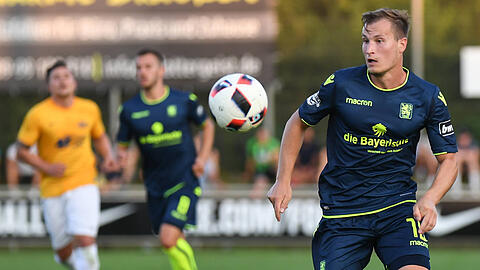 Den Ball im Blick: Alessandro Abruscia vom TSV 1860.