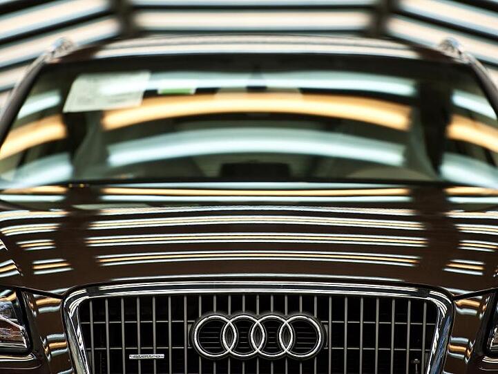 Ein Audi Q5 steht in der Produktion.